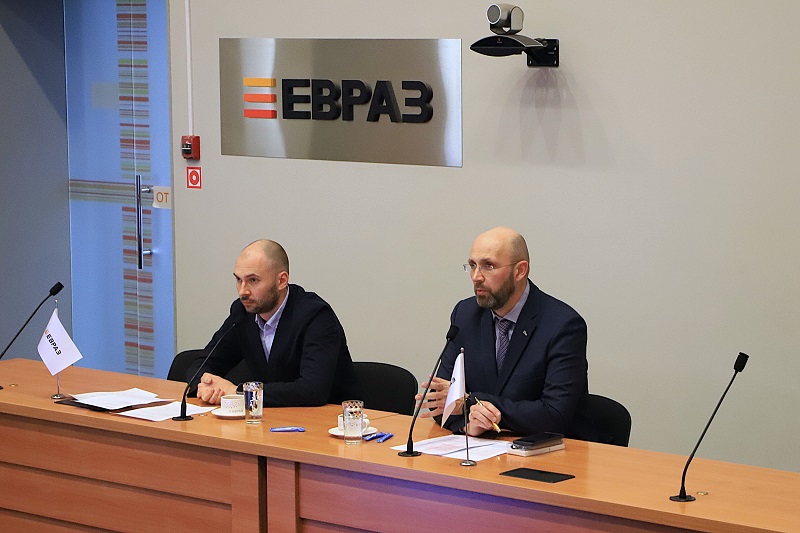 Фото - Урок не по расписанию: школьники Нижнего Тагила встретились с Константином Мироновым